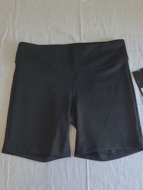 NWT New Balance Black Women's 7" Performance Bike Shorts